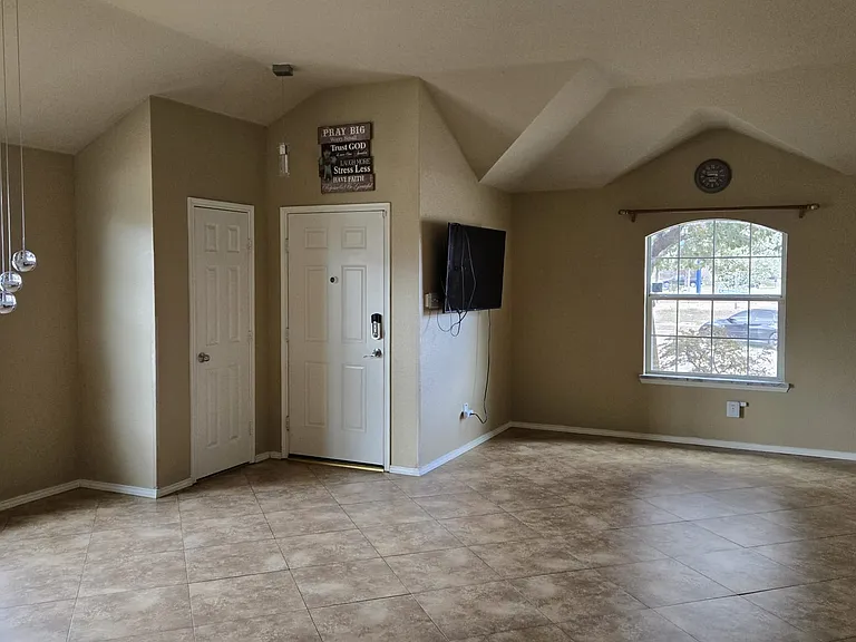 12112 Lamington Dr — Photo 6