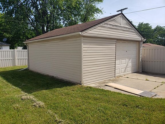 3rd image of 21738 Powers Ave