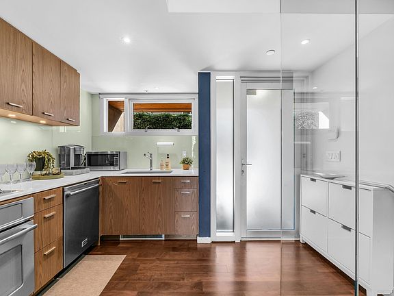 4th image of 850 W 8th Ave #2