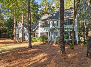 465 E Hedgelawn Way, Southern Pines, NC 28387