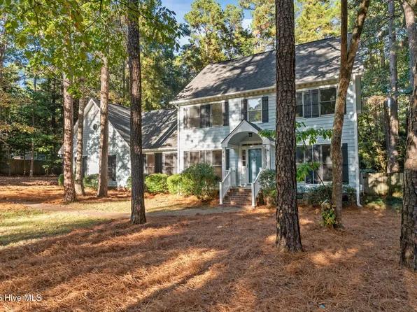 465 E Hedgelawn Way, Southern Pines, NC 28387