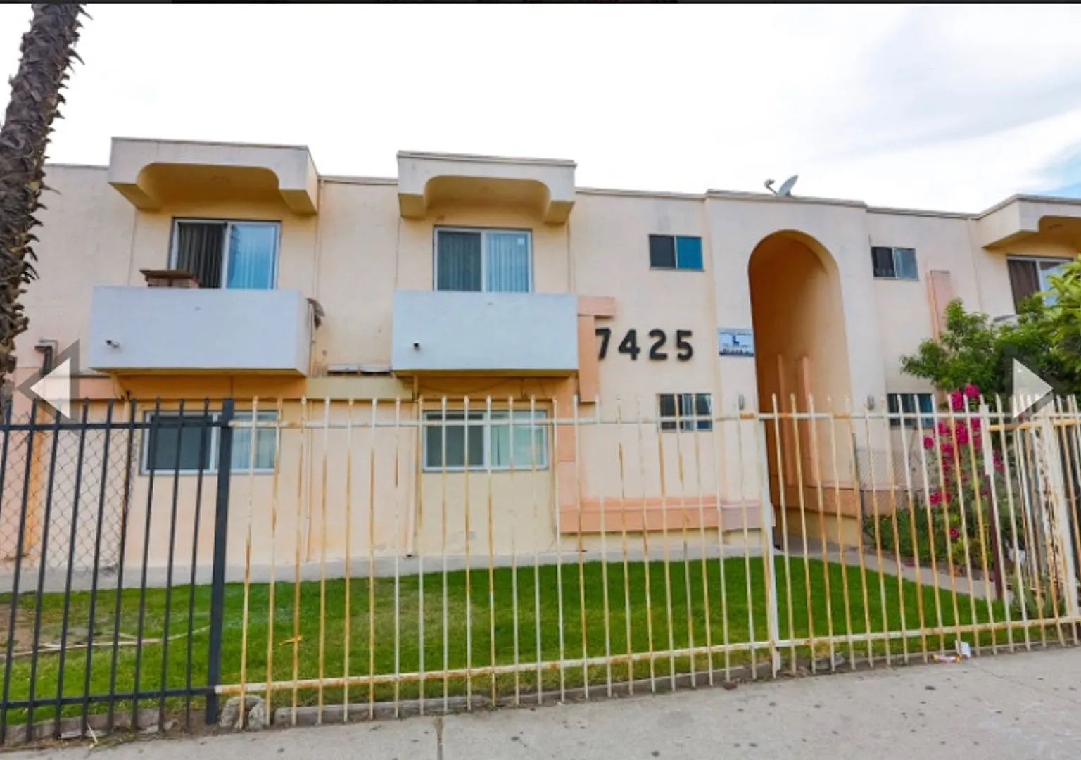 7425Vine — Photo 1