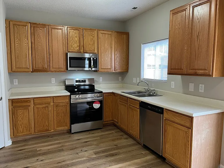 116 Baberton Dr — Photo 6