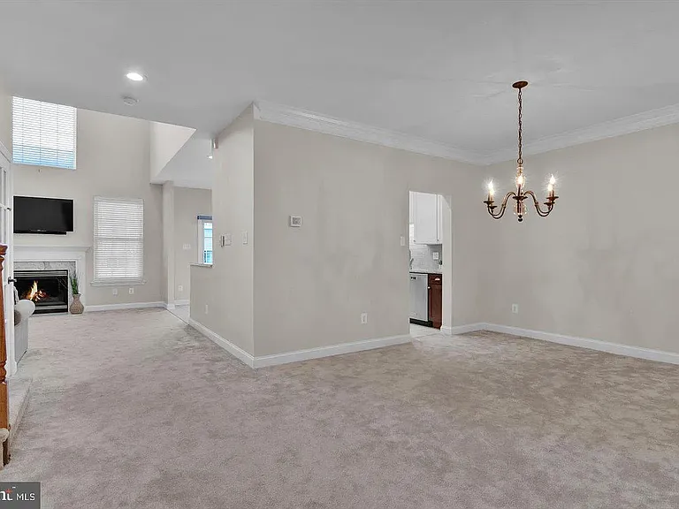 9 Ross Way — Photo 6