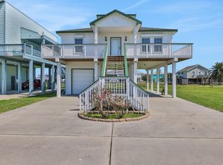 970 Townsend Dr, Crystal Beach, TX 77650