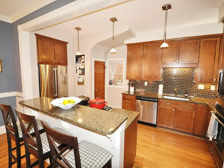 516 N Sheppard St — Photo 7