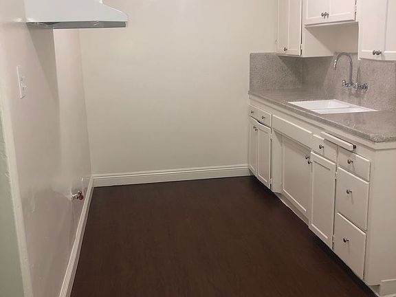 5th image of 870 W 19th St APT 6