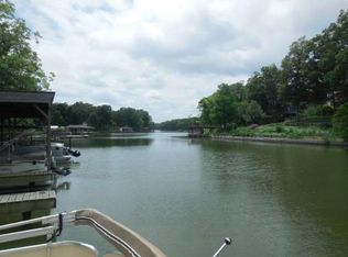 14843 N Park Rd, Effingham, IL 62401