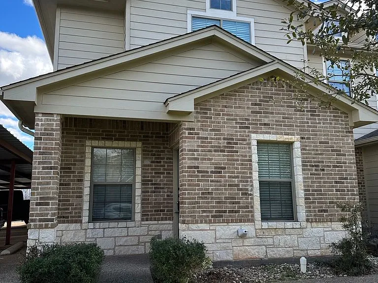 126 Bentwood — Photo 1