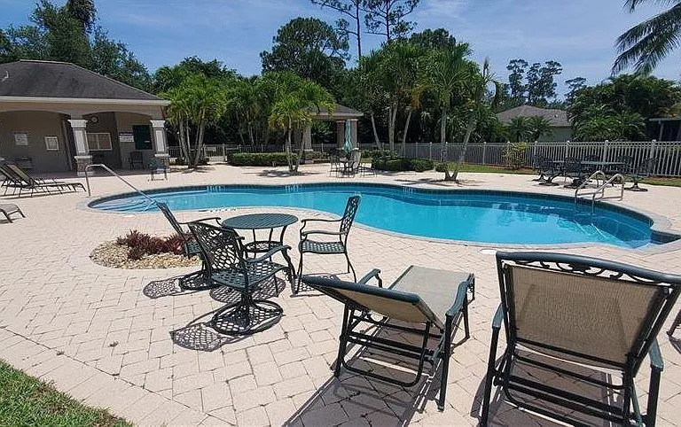 737 S Ocracoke Sq SW — Photo 31
