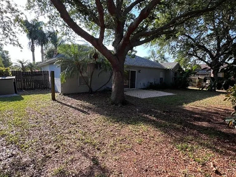 830 Laurel Dr — Photo 15