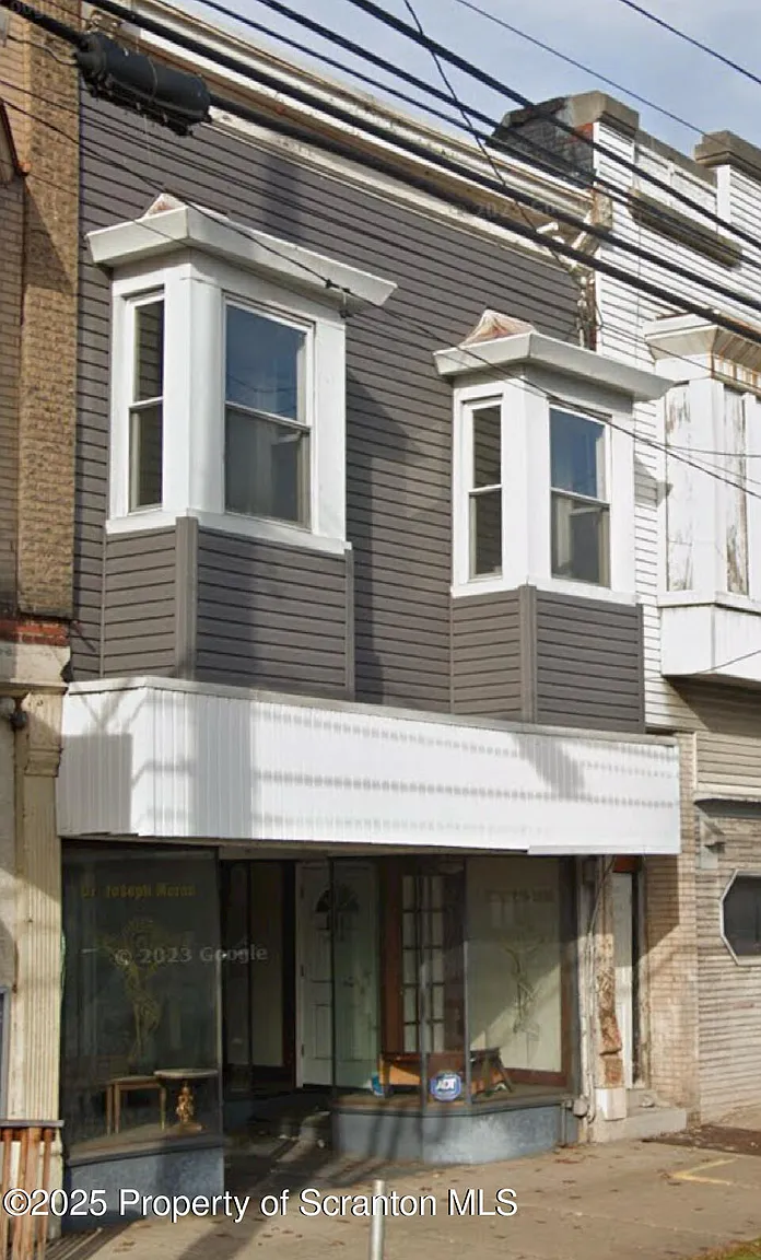 141 E Main St photo 1