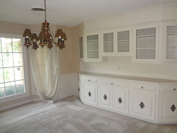 5th image of 224 Country Club Ln