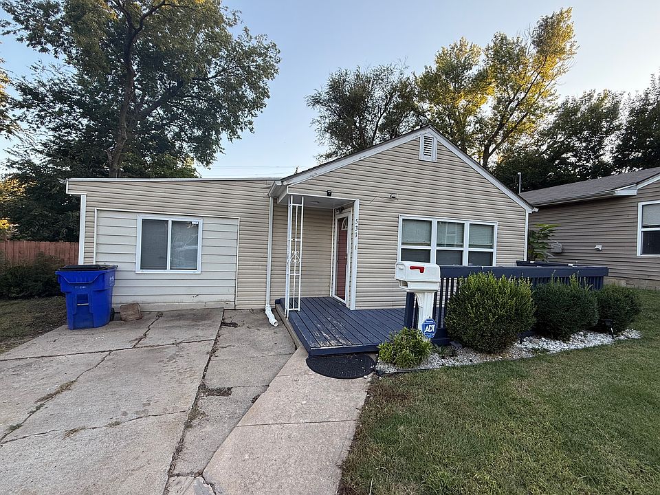 1st image of 531 W Ash St