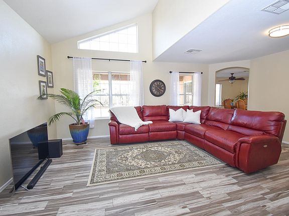 3rd image of 2541 W Saguaro Bluffs Dr