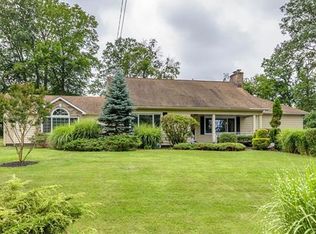 14 Highwood Rd, Somerset, NJ 08873