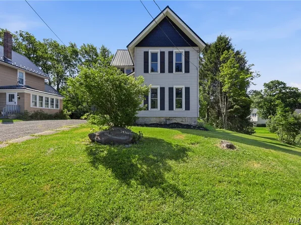 105 Garfield St, Holland, NY 14080