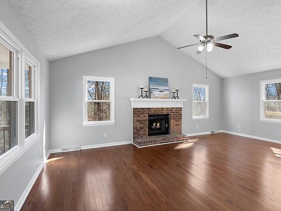 5th image of 11 Ridgeview Dr SE