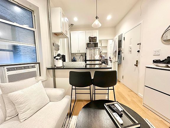 3rd image of 110 9th Ave APT 2D