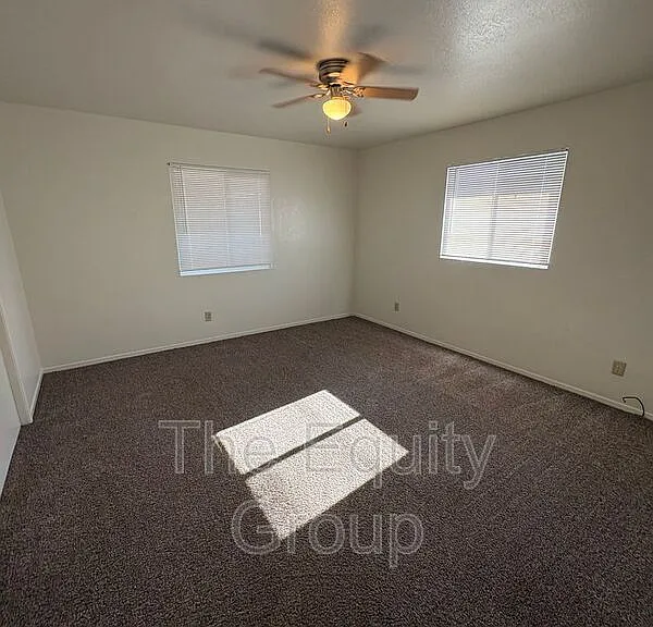 700 E Tulare Ave — Photo 14