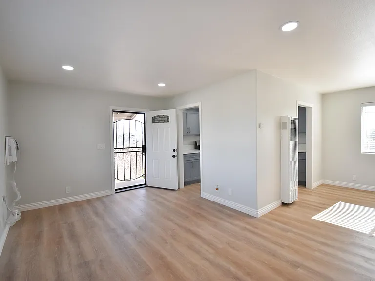 1147 W 170th St — Photo 32