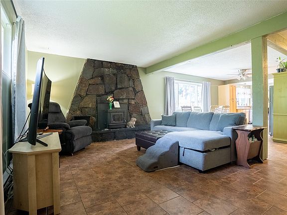 3rd image of 2808 Sooke Lake Rd