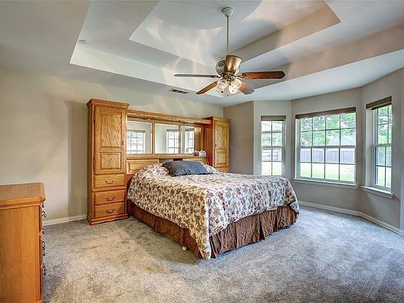 3rd image of 215 Cedar Crst