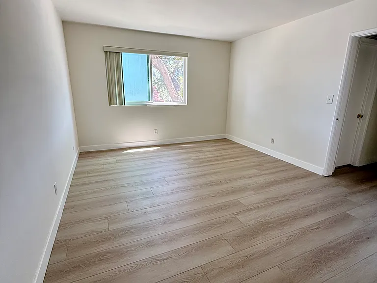 1115 Cordova St #114 — Photo 9