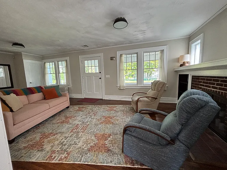 62 Central Ave — Photo 3