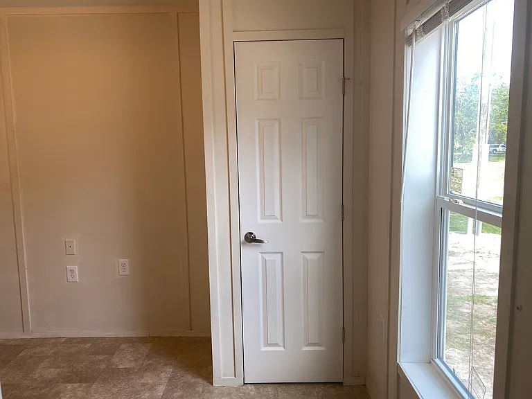 17020 Meridian Blvd — Photo 22