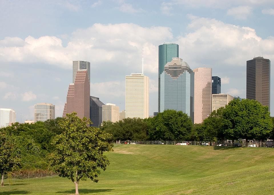 5 minutes to Downtown and all amenities 