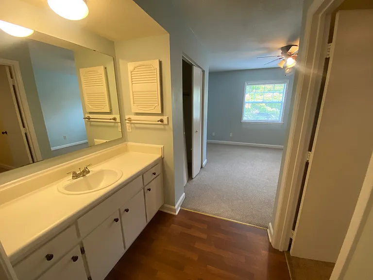 Avery Close Condominiums — Photo 72