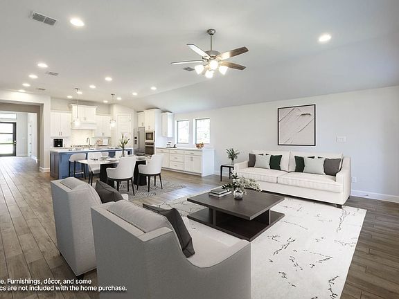 3rd image of 101 Amber Oak Ln