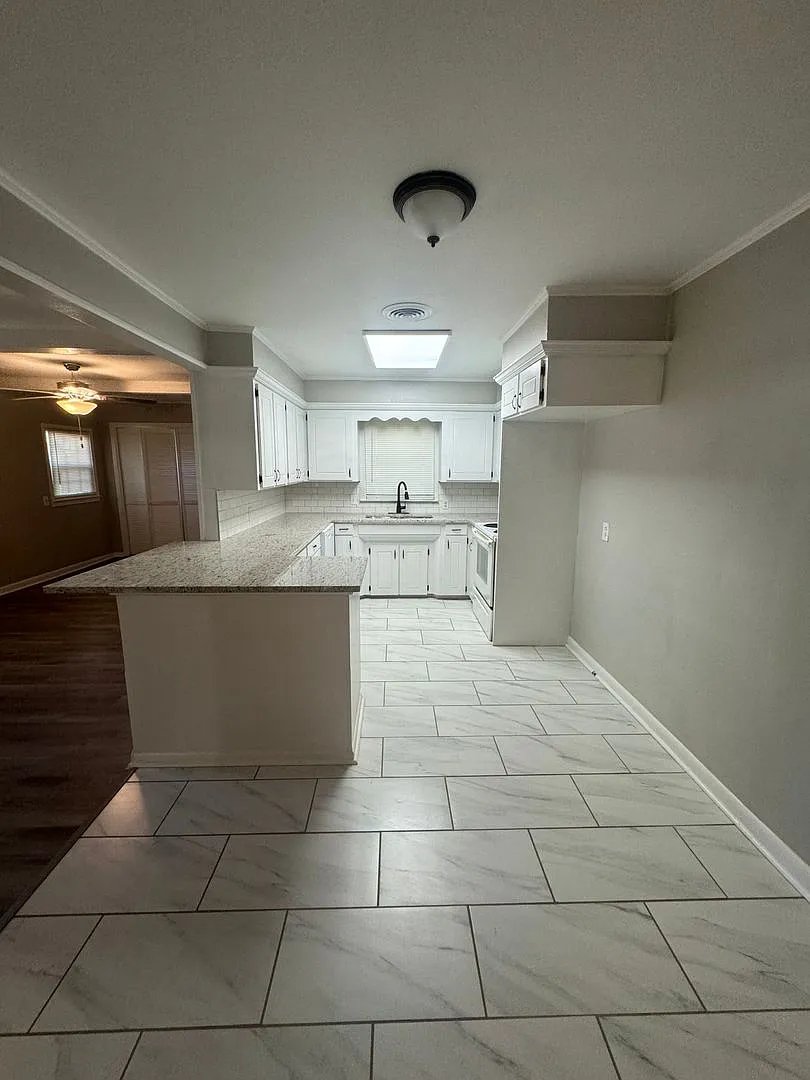 Spacious 4 Bedroom Bossier Remodeled Home — Photo 3