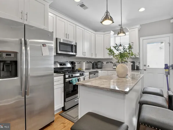 2216 Almond St, Philadelphia, PA 19125