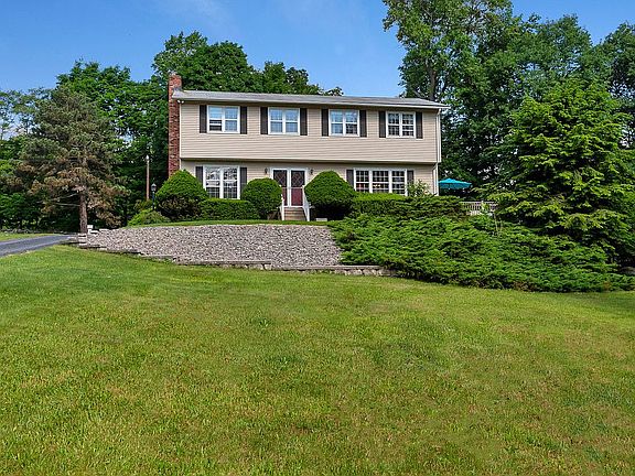 3rd image of 14 Browns Ln