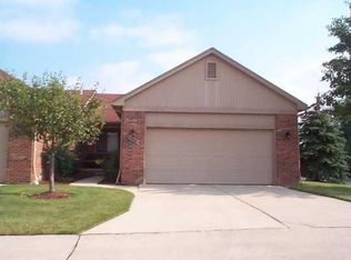 3490 Rose Cir, Trenton, MI 48183