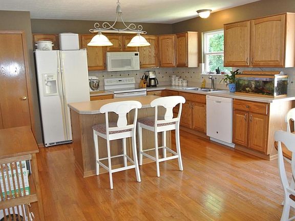 5th image of 437 Highbanks Valley Ct