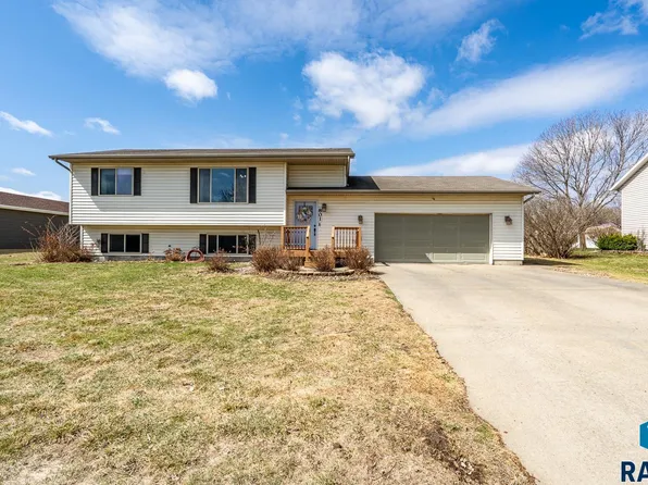 801 Candy Ln, Canton, SD 57013