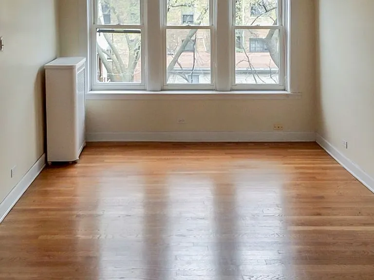 4851 N Paulina St #3 — Photo 4