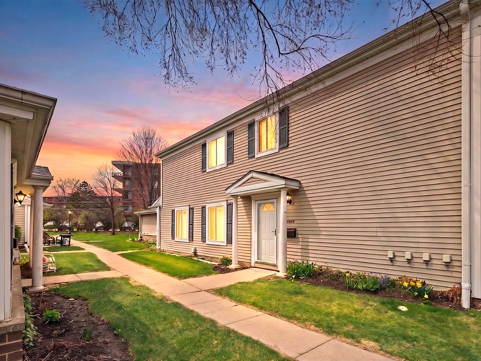 1st image of 1220 Cove Dr #224D