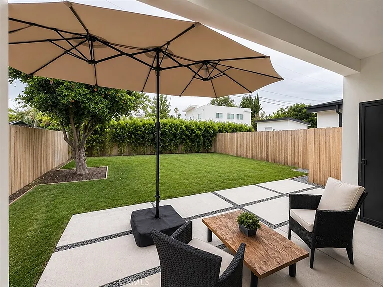 7717 Jamieson Ave — Photo 17