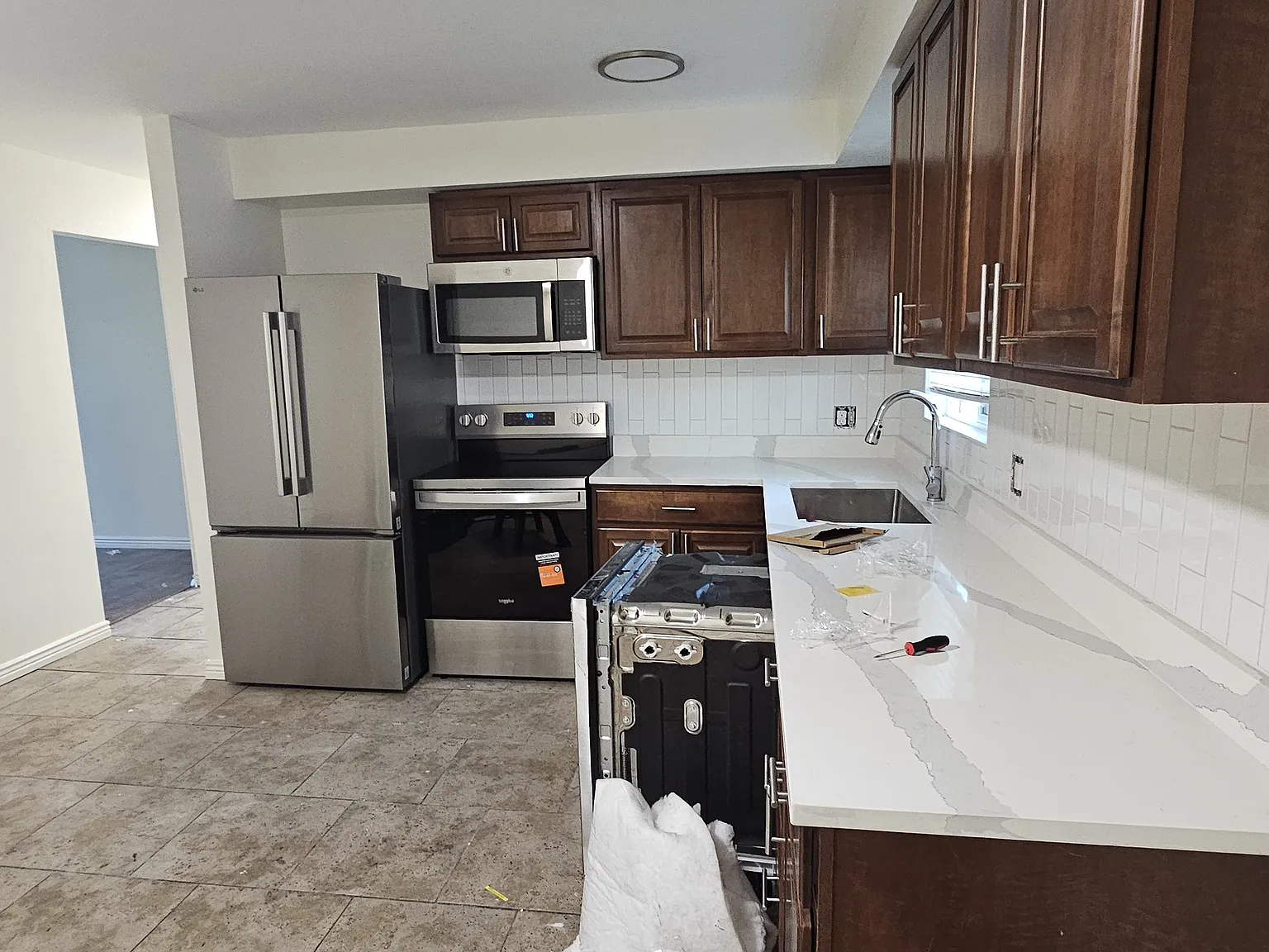 4 bed, 2.5 bath, 2400 sqft, $2,800 — Photo 4