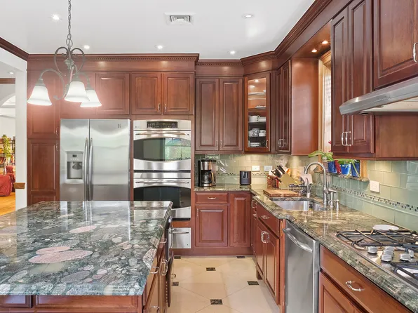 6039 Huxley Avenue image 3 of 10