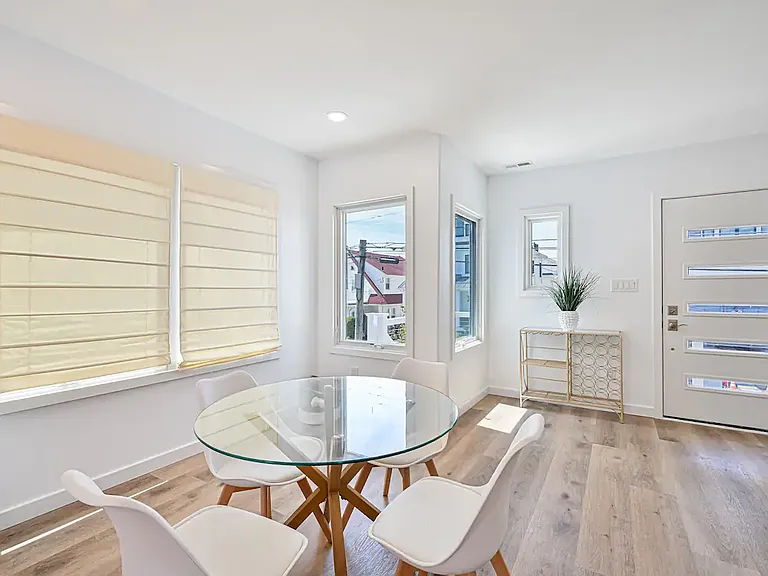 9 N Granville Ave — Photo 30