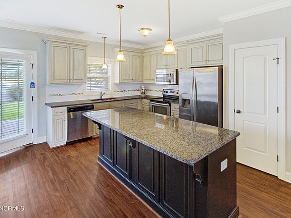 2nd image of 689 Brookfield Drive