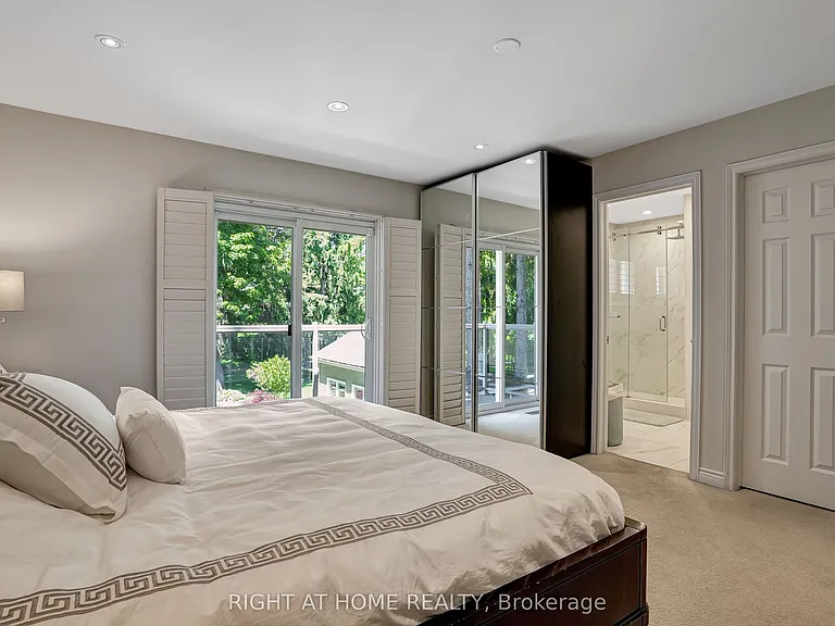 461 Lakeshore Rd W — Photo 19
