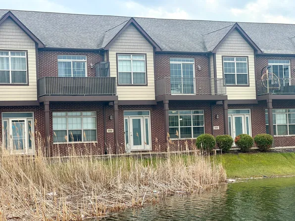 938 Fountain Pl, Schererville, IN 46375