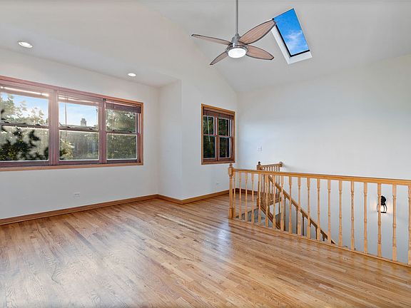 5th image of 1247 N Rockwell St #3