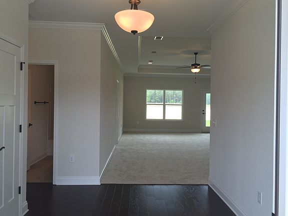 5th image of 211 Whispering Creek Ave